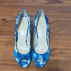 Liz Claiborne Blue and White Floral Heels